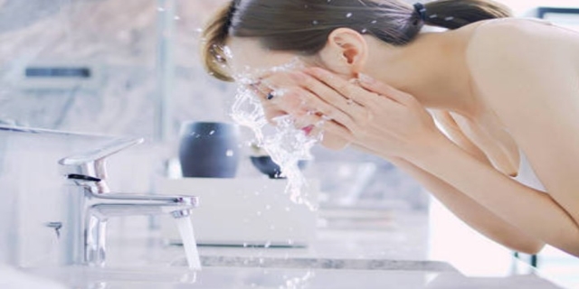 已婚中年女人梦见自己洗脸是什么预兆